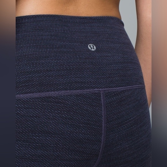 Lululemon Wunder Under Pant Roll Down
Diamond Jacquard Space Dye Black Nightfall - Picture 5 of 9